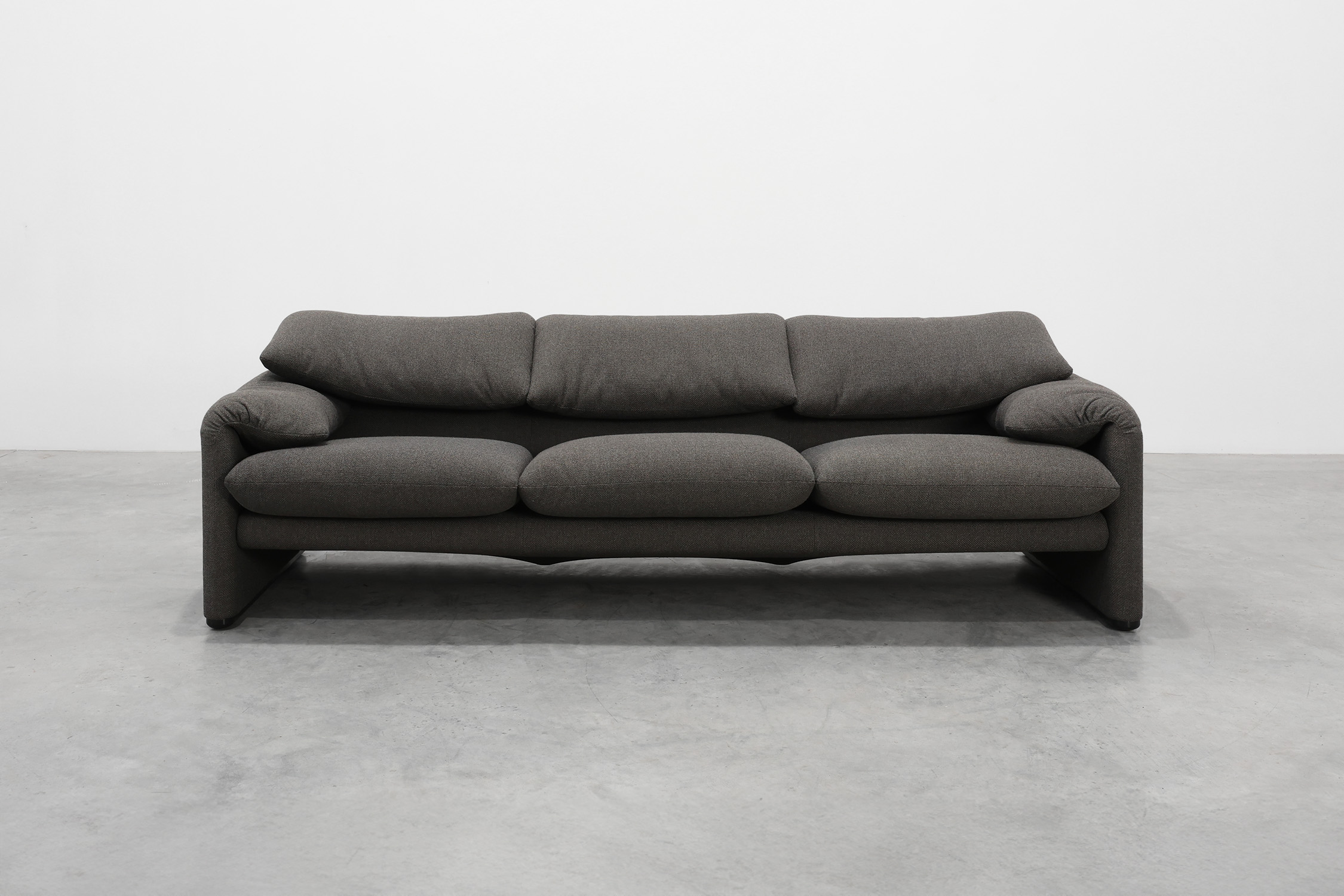 Set of Cassina 2‑Seat and 3-seat Maralunga Sofas by Vico Magistretti, Italy, 1990 thumbnail